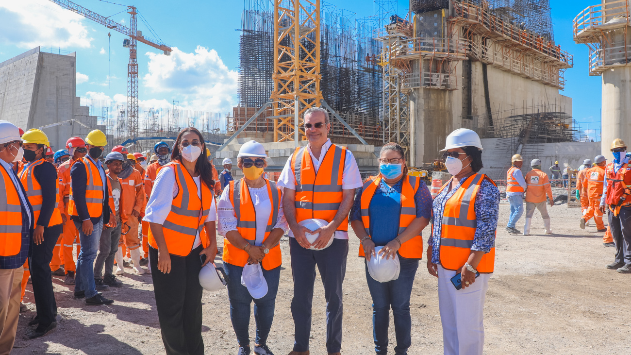 Presidente Abinader supervisa presa Monte Grande; pide a contratistas decirle lo que necesitan para no detener obra