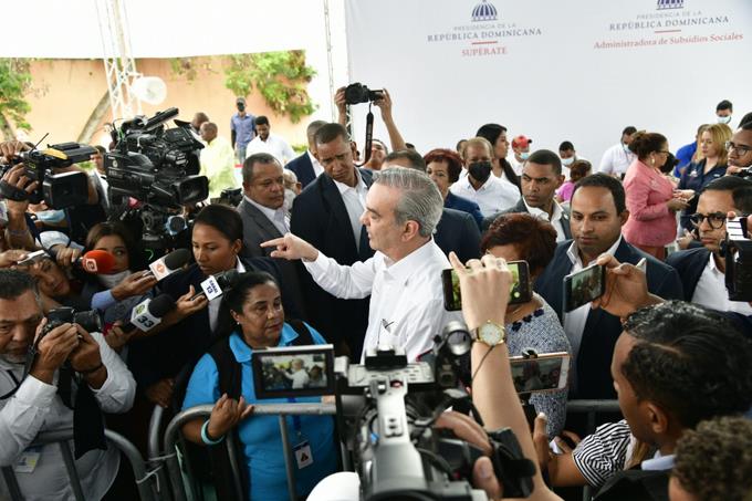 Luis Abinader: “El que se robe un chele de este gobierno va preso, escuchen bien: ¡Preso!”