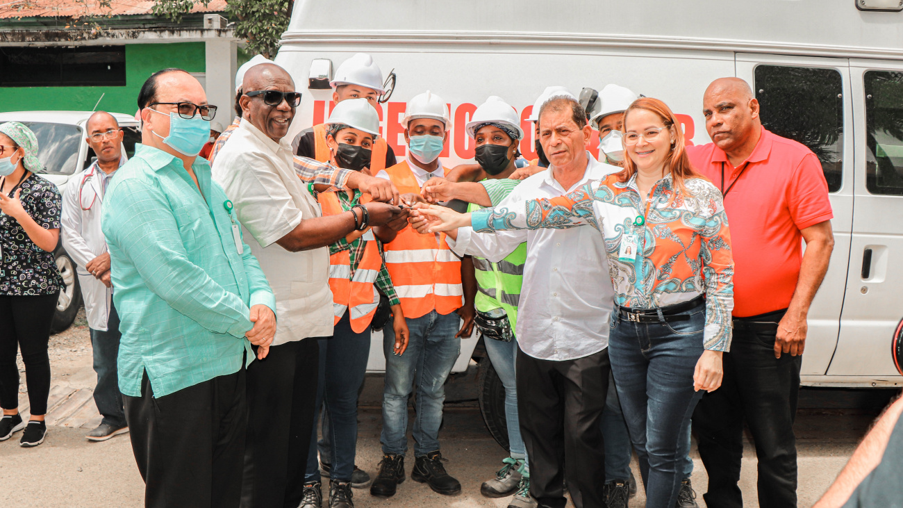 Gobierno entrega una ambulancia con equipos de alta tecnología al Ingenio Porvenir