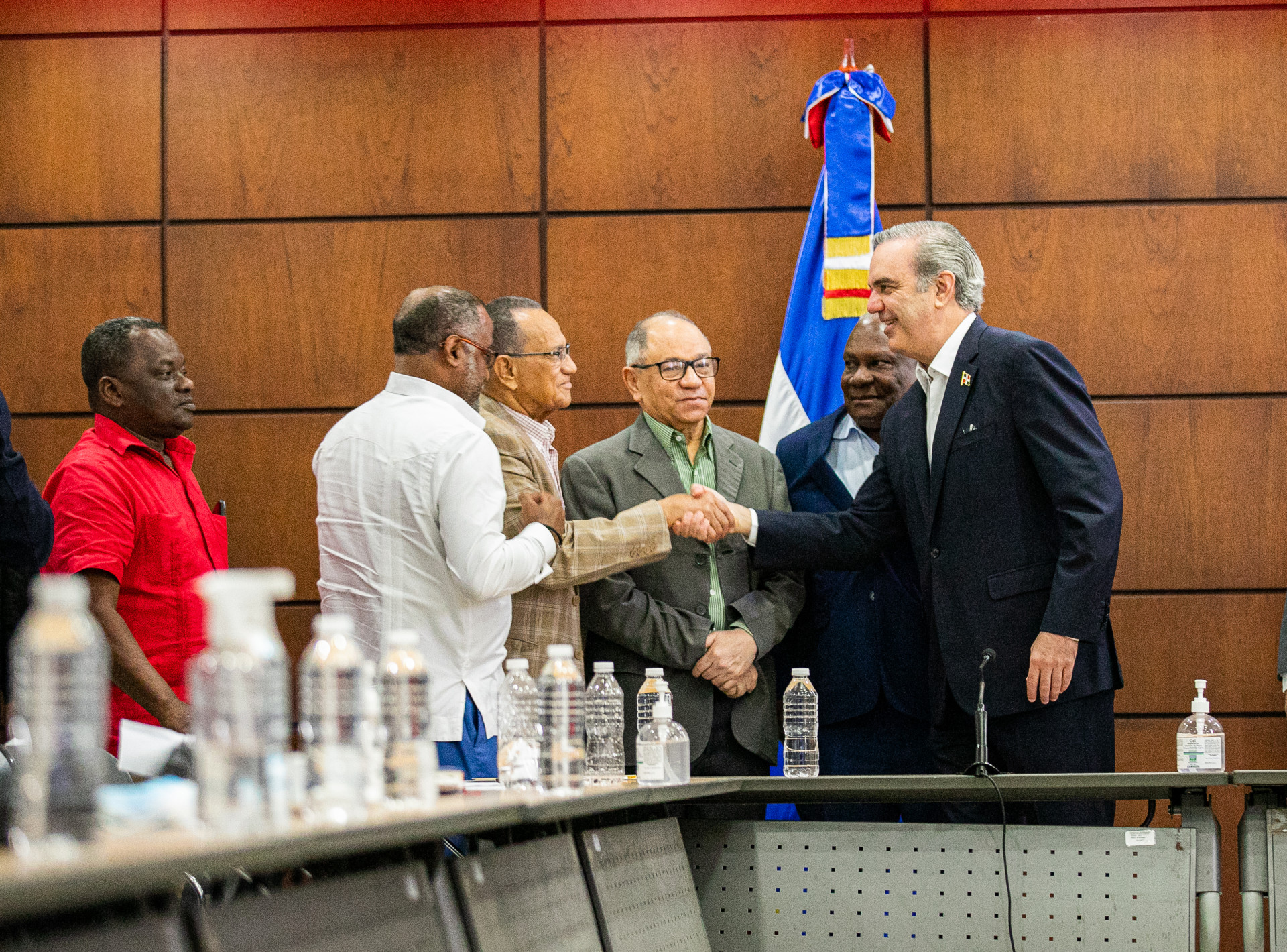 Luis Abinader dará a conocer aumento salarial al sector construcción