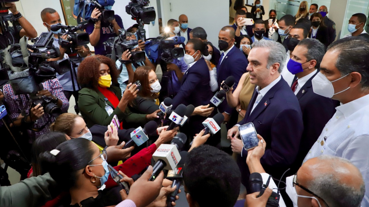 Presidente Abinader: No existe democracia sin información libre y periodistas que ejerzan ese derecho