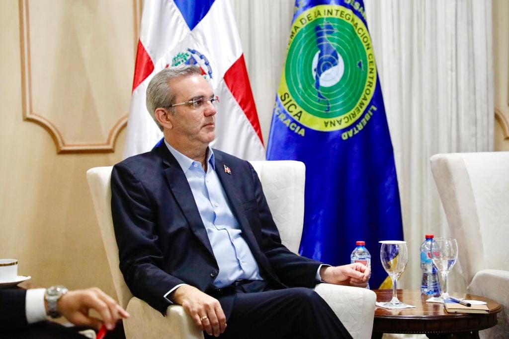 Presidente emitió reglamento sobre mejora de trámites