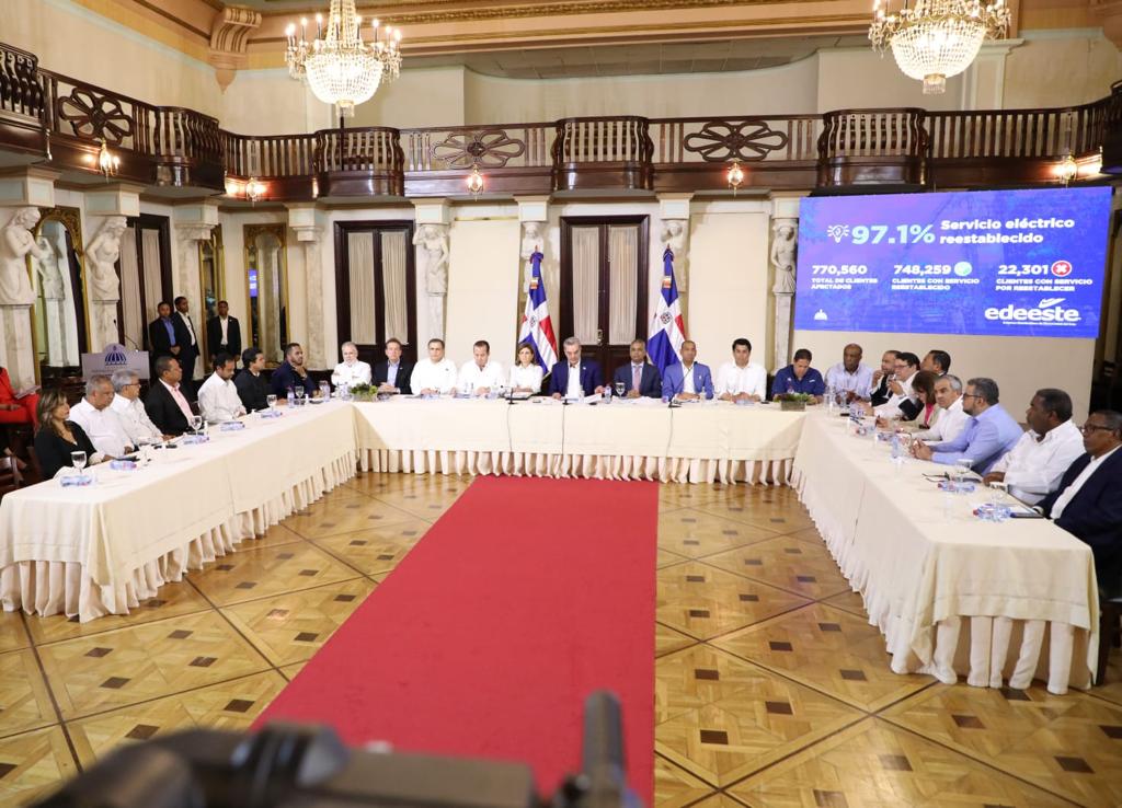 Abinader evalúa Plan de reconstrucción del Ministerio de Obras Públicas