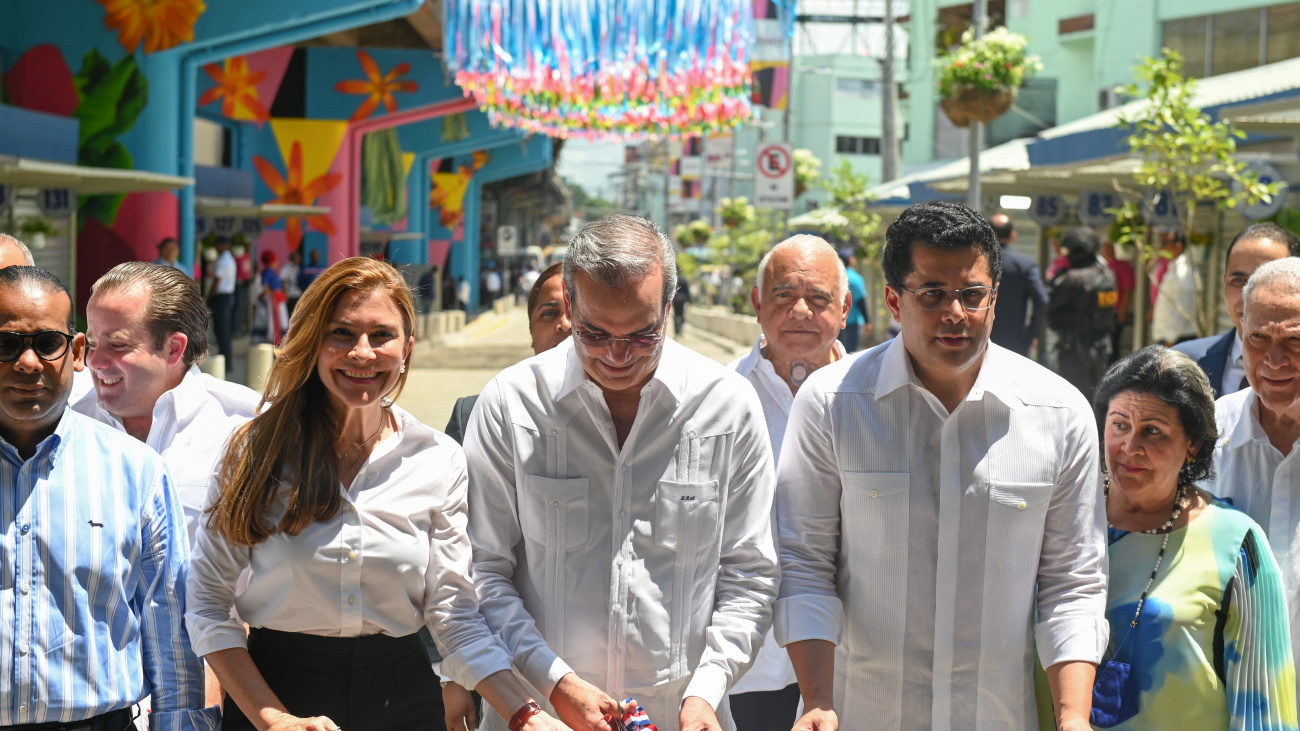 Abinader inaugura segunda fase del remozamiento de la Duarte con París