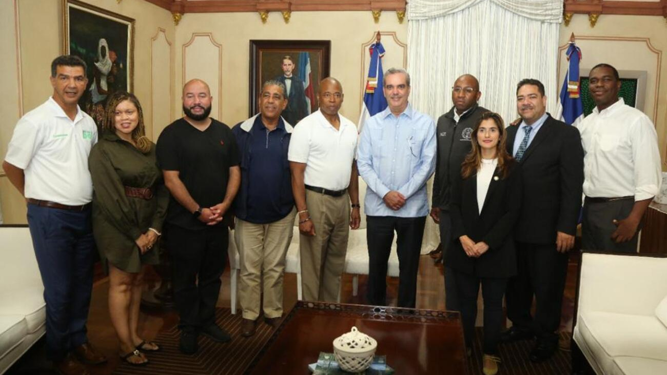 Abinader recibe funcionarios de New York