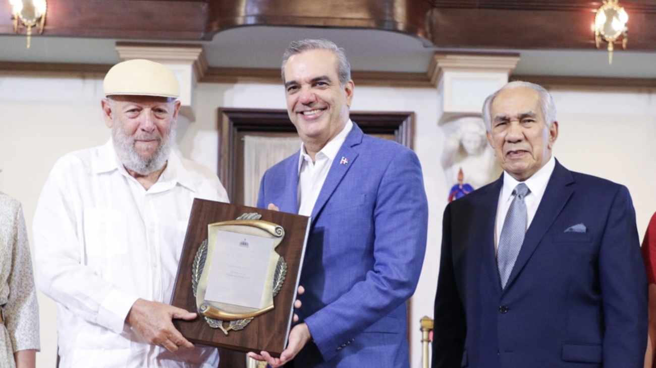 Abinader encabeza acto del Premio Anual al Envejeciente