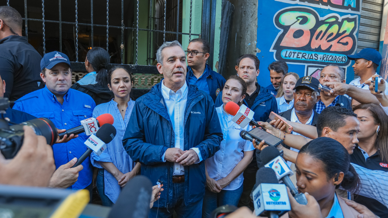Abinader recorre barrios de Santo Domingo y llevara ayuda a los más afectados por lluvias