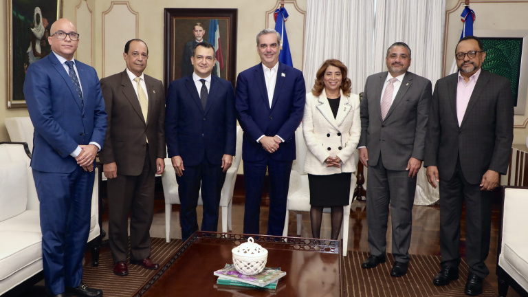 Abinader supervisa Ministerio de Medio Ambiente