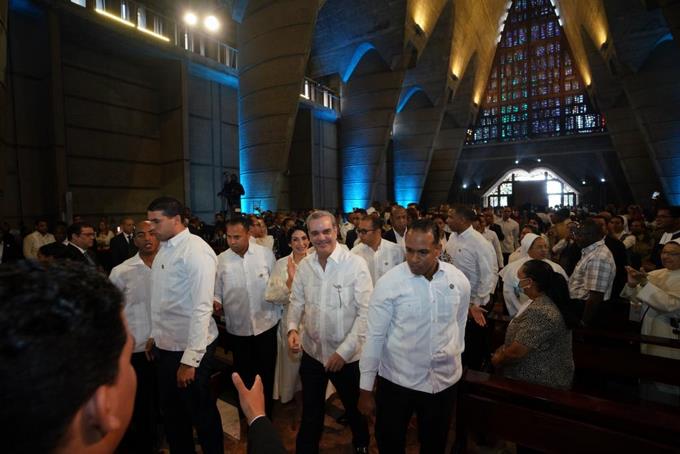 Abinader participa en misa de conmemoración por el día de la Virgen de la Altagracia
