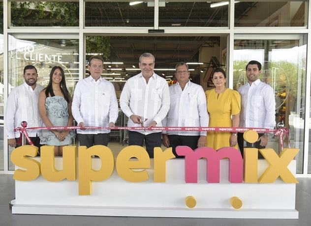 Abinader participa en acto inaugural de Supemix