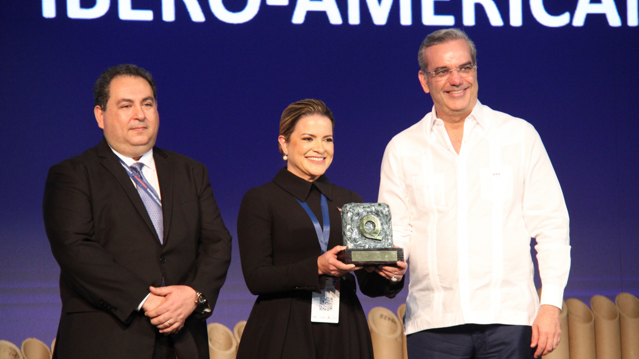 Abinader entrega premio iberoamericano de la calidad