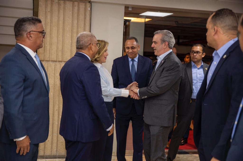 Abinader encabeza apertura de la plataforma “Validafirma”