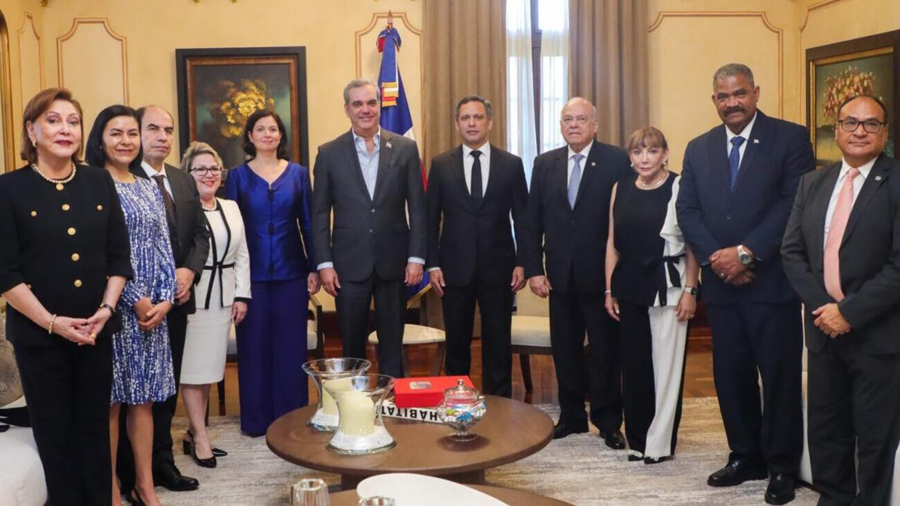 Abinader recibe a presidentes de las cortes supremas centroamericanas en el palacio nacional