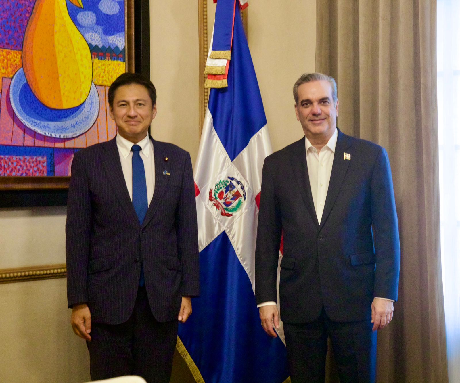 Abinader sostiene encuentro con ministro de Asuntos Exteriores de Japón