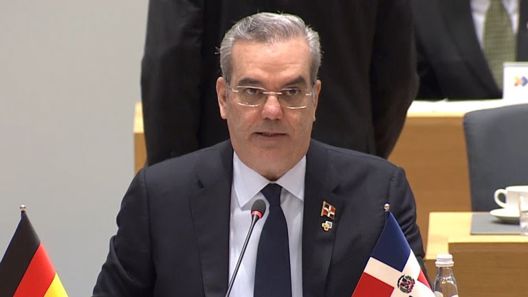 Abinader expone ante la Cumbre de la UE-CELAC apoyo del país a Haití