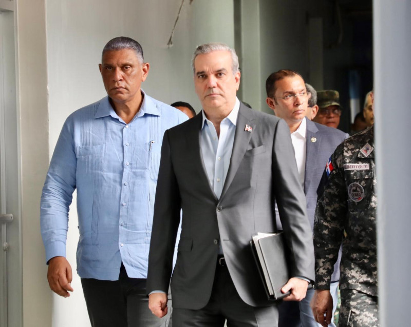 El presidente Abinader lidera una reunión de seguimiento relacionada con la seguridad de la ciudadanía.