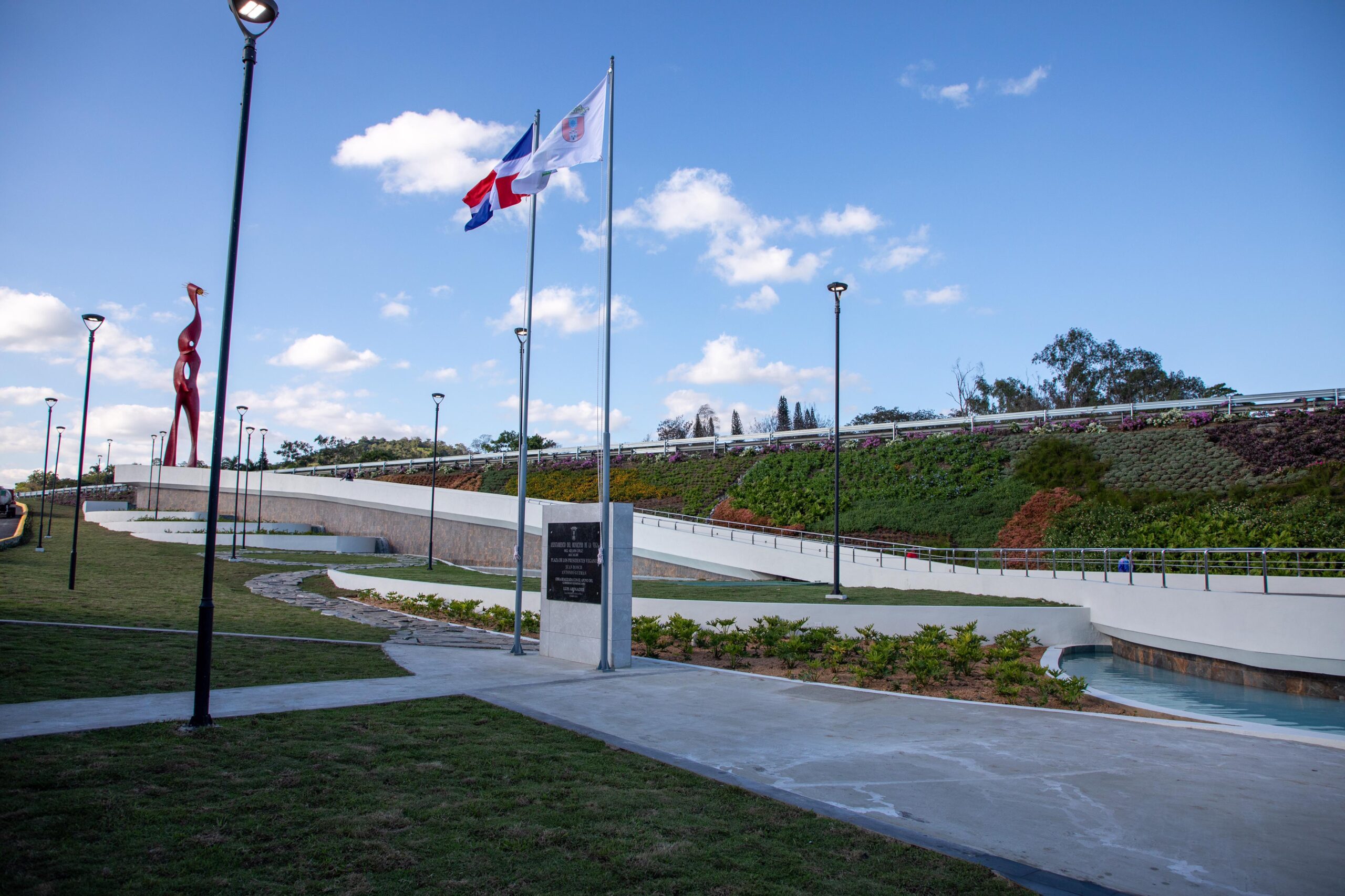 El Presidente Abinader lleva a cabo la inauguración de la Avenida Pedro A. Rivera y la Plaza Presidentes en La Vega