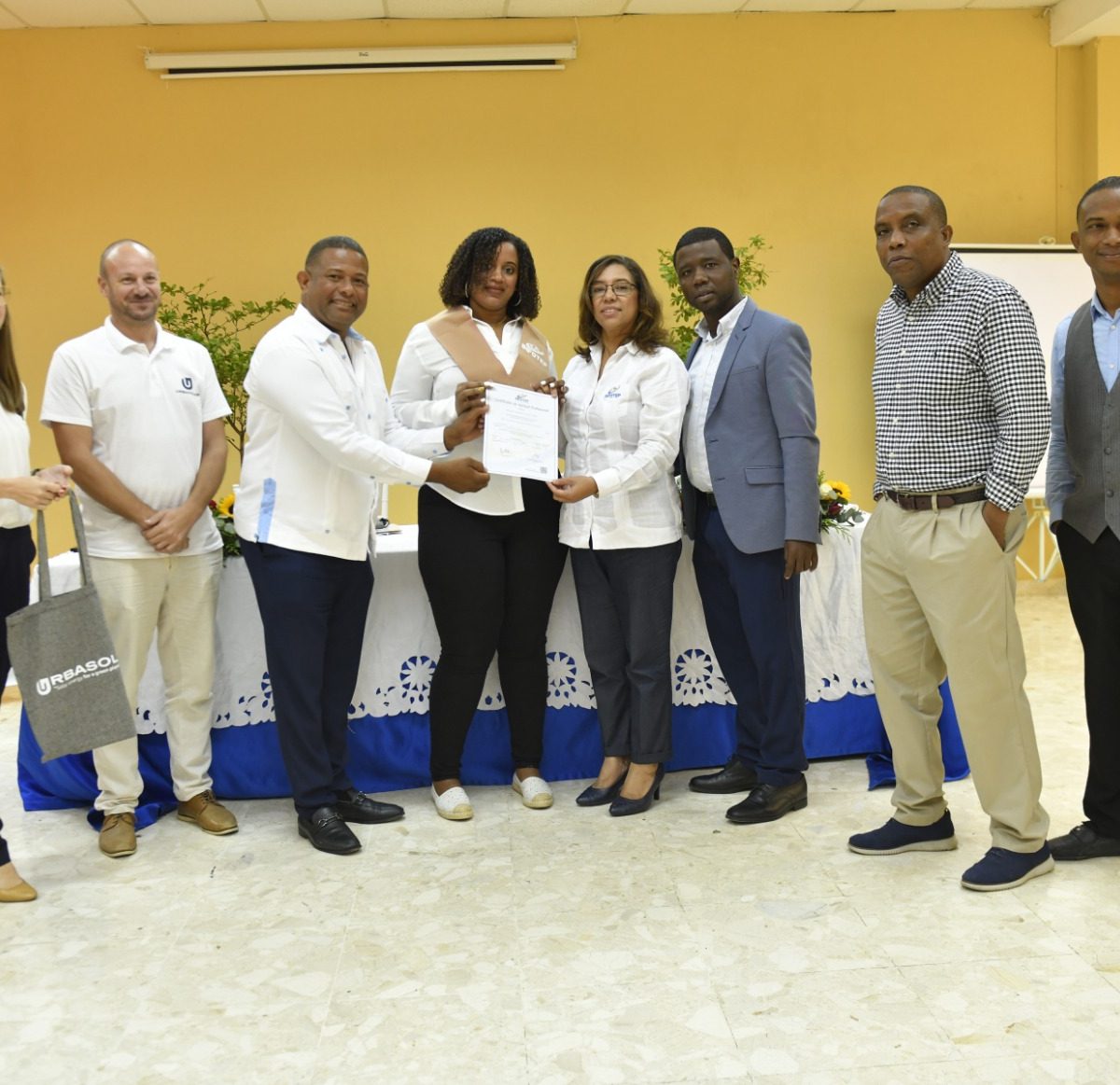 Infotep informa que ha otorgado certificados a 50 profesionales en la instalación de paneles fotovoltaicos en Guerra