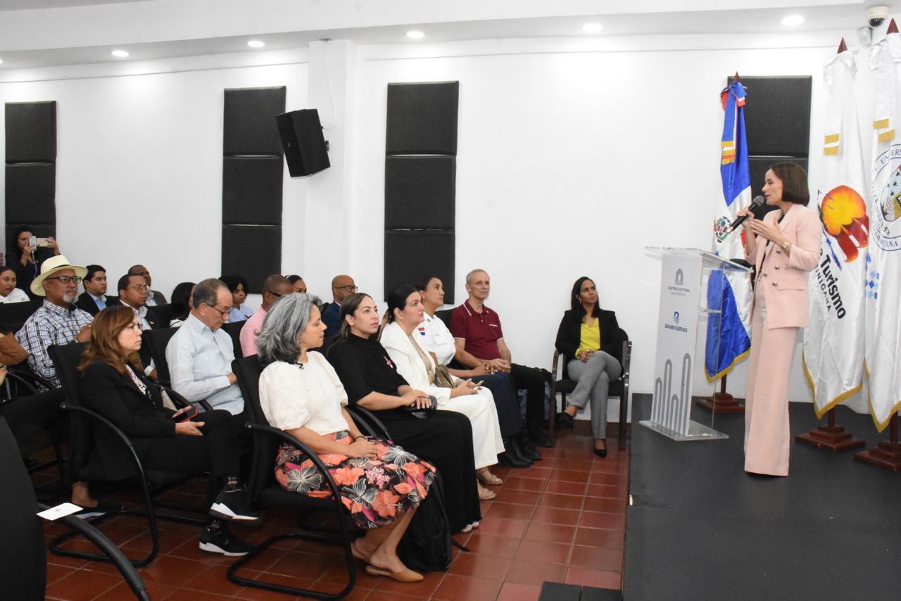 Turismo promueve protección de menores en destinos turísticos