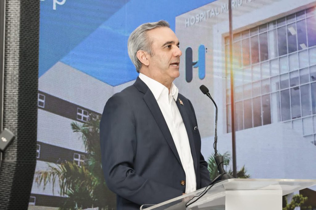 El Gobierno está llevando a cabo la construcción y renovación de 45 hospitales, 583 centros de atención primaria y 93 farmacias