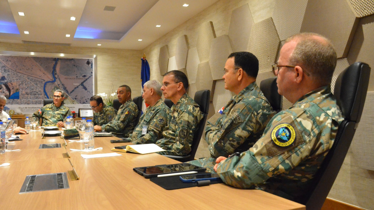 Funcionarios militares y civiles se reunieron en el MIDE para planificar una posible evacuación aérea de emergencia debido al aumento de la violencia en Haití