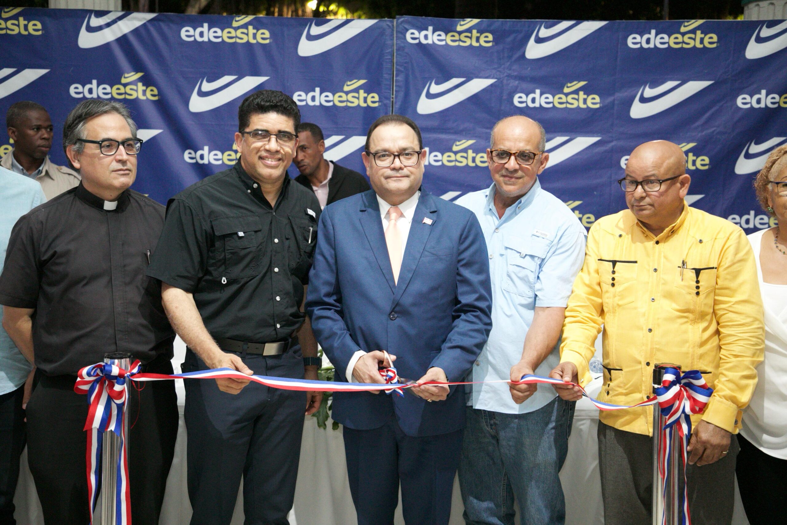 Edeeste ha completado la instalación de sistemas de iluminación en el parque Invivienda de Santo Domingo Este