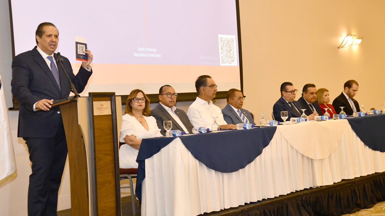 El Ministro de Salud asegura mejorar el proceso de autorización para centros y proveedores de salud