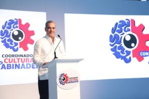 Abinader anuncia la creación de un gabinete de cultura y revela plan para la rehabilitación del Teatro Agua y Luz