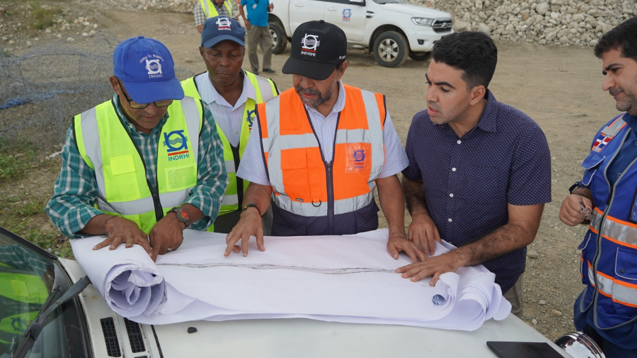 Indrhi encauza ríos en Azua y Peravia para prevenir inundaciones