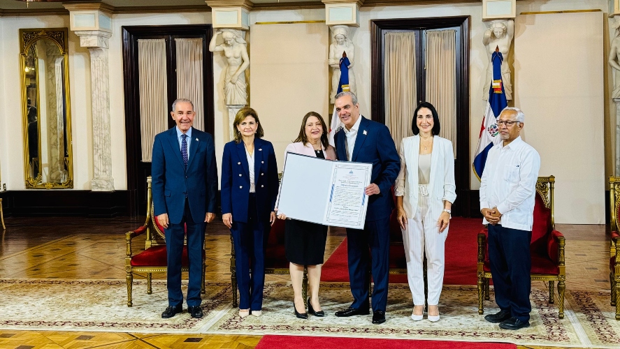 Gobierno reconoce a maestros de Educación Superior