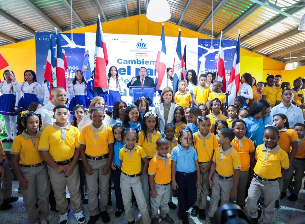 Inauguran infraestructuras educativas y energéticas en el Cibao
