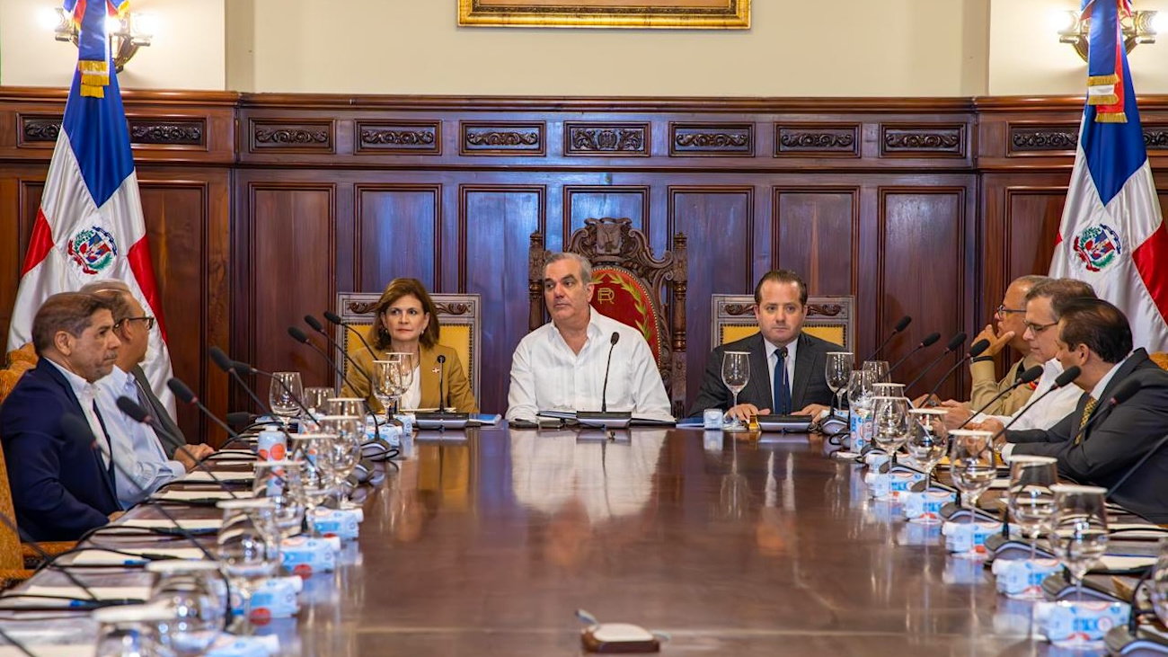 Presidente Abinader lidera reunión clave sobre reforma fiscal con sectores económicos