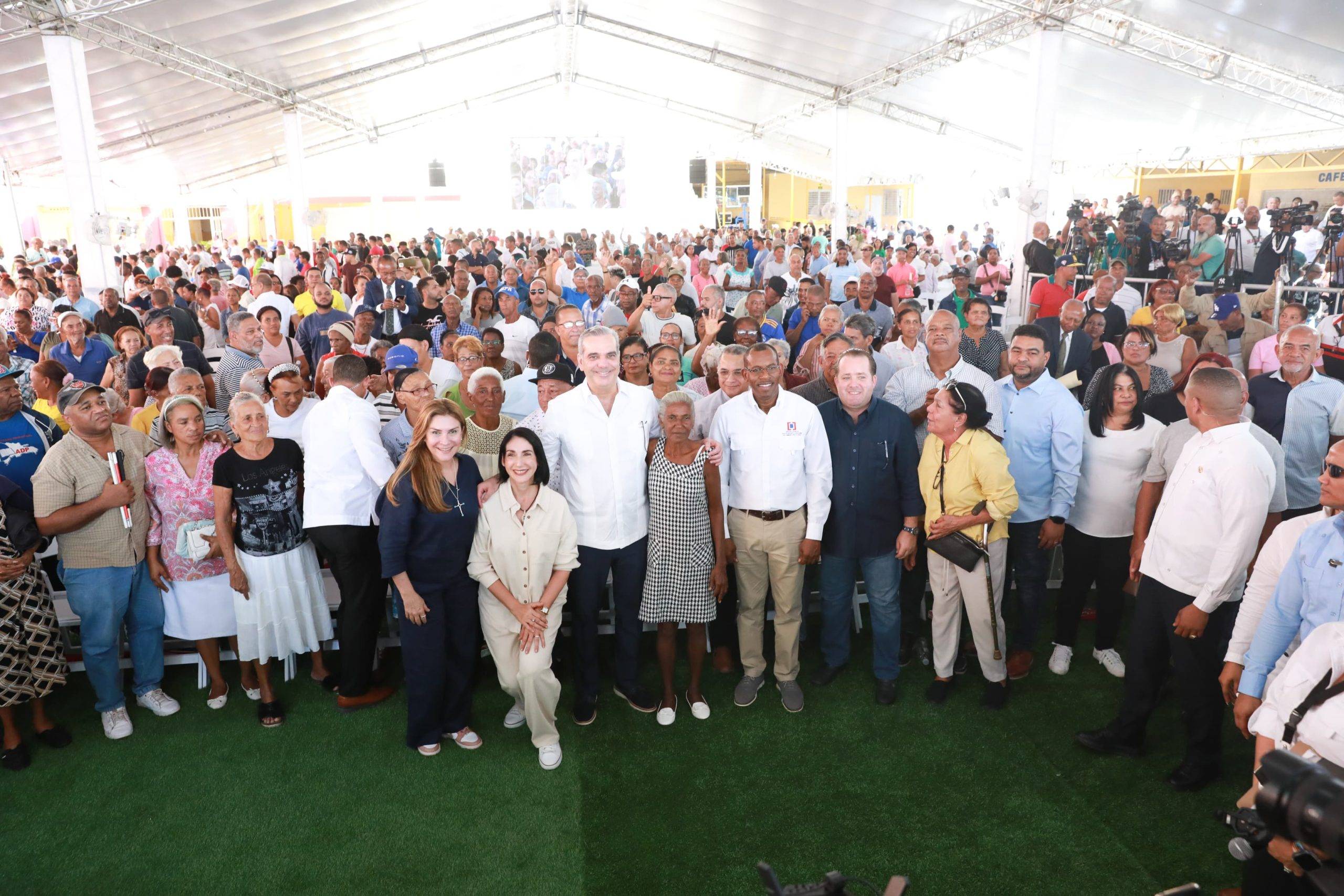 Abinader lanza proyecto de titulación en el norte del Distrito Nacional