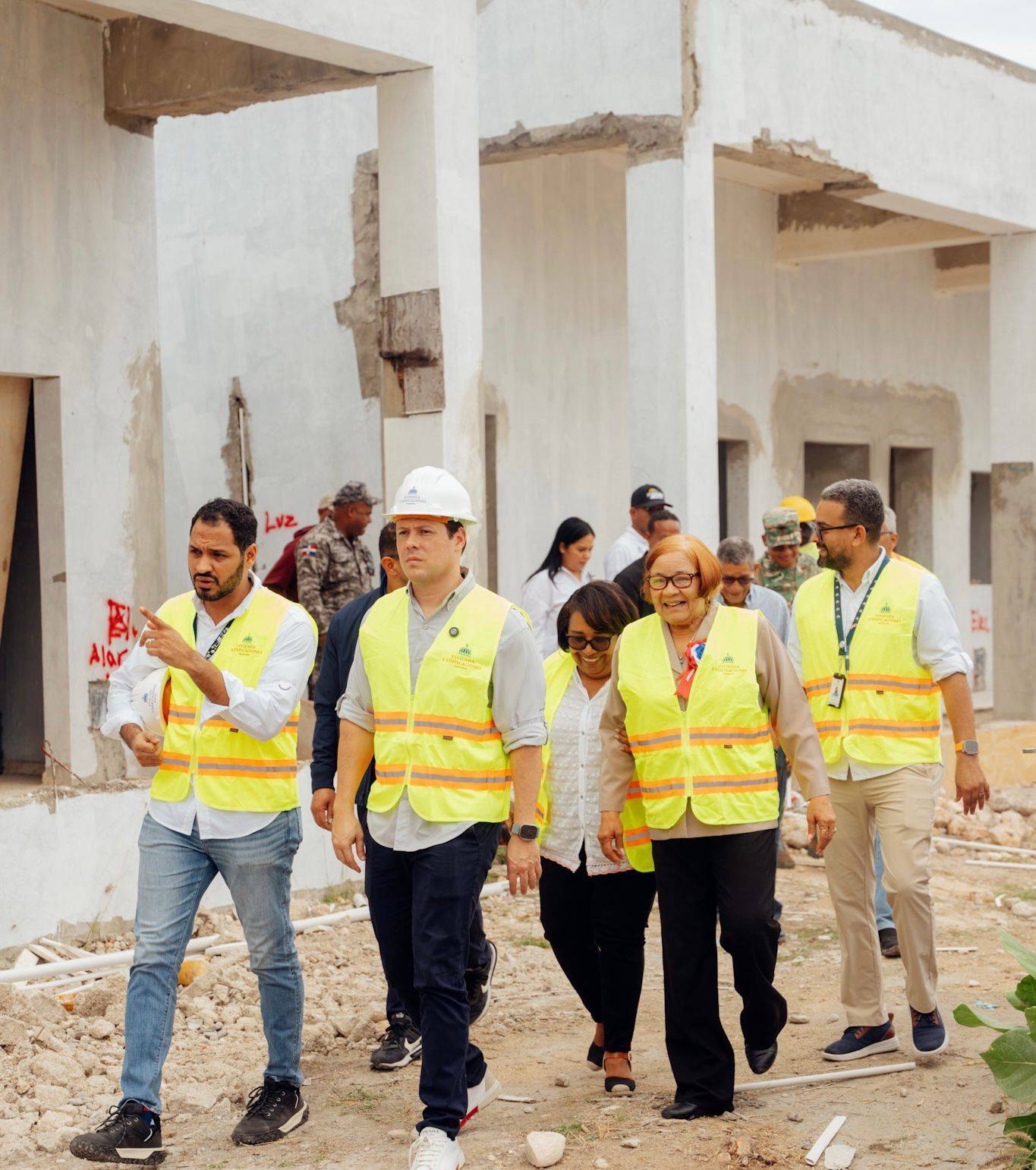Gobierno supervisa avances en centros penitenciarios en San Juan y Barahona