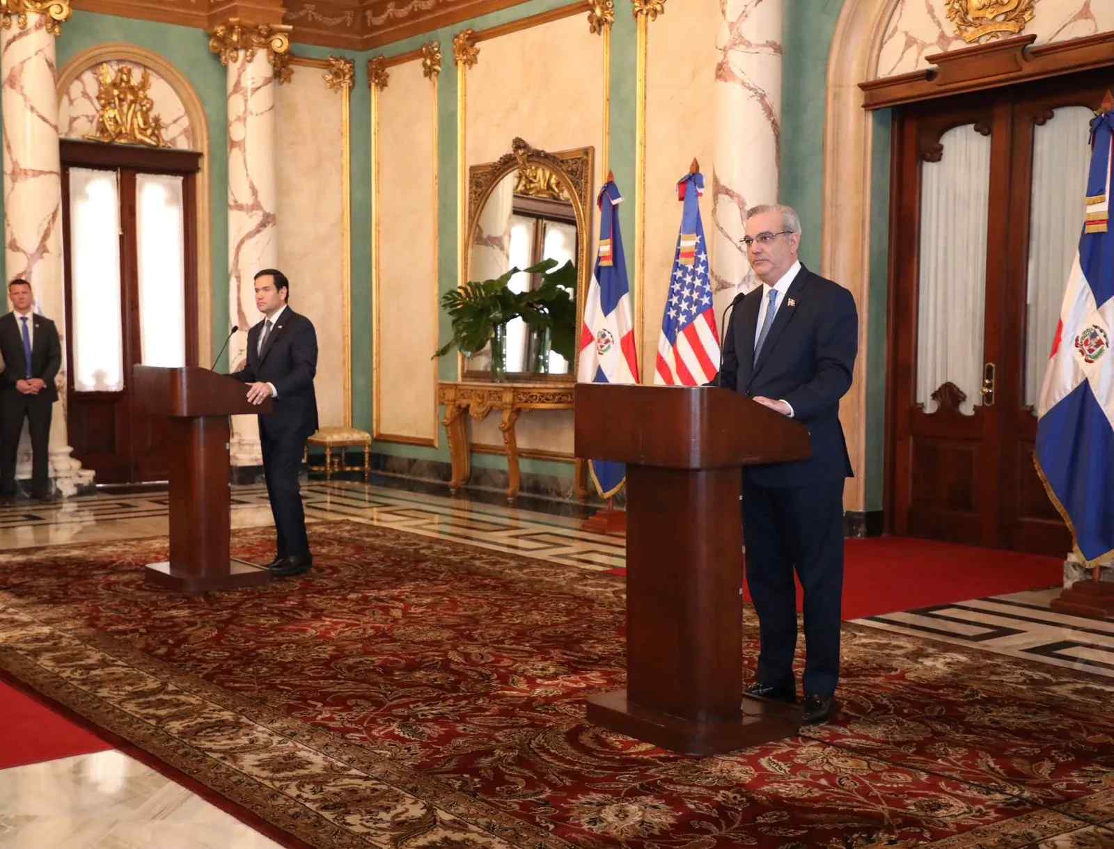 Luis Abinader pide a EE.UU. mantener ayuda humanitaria a Haití para evitar crisis migratoria