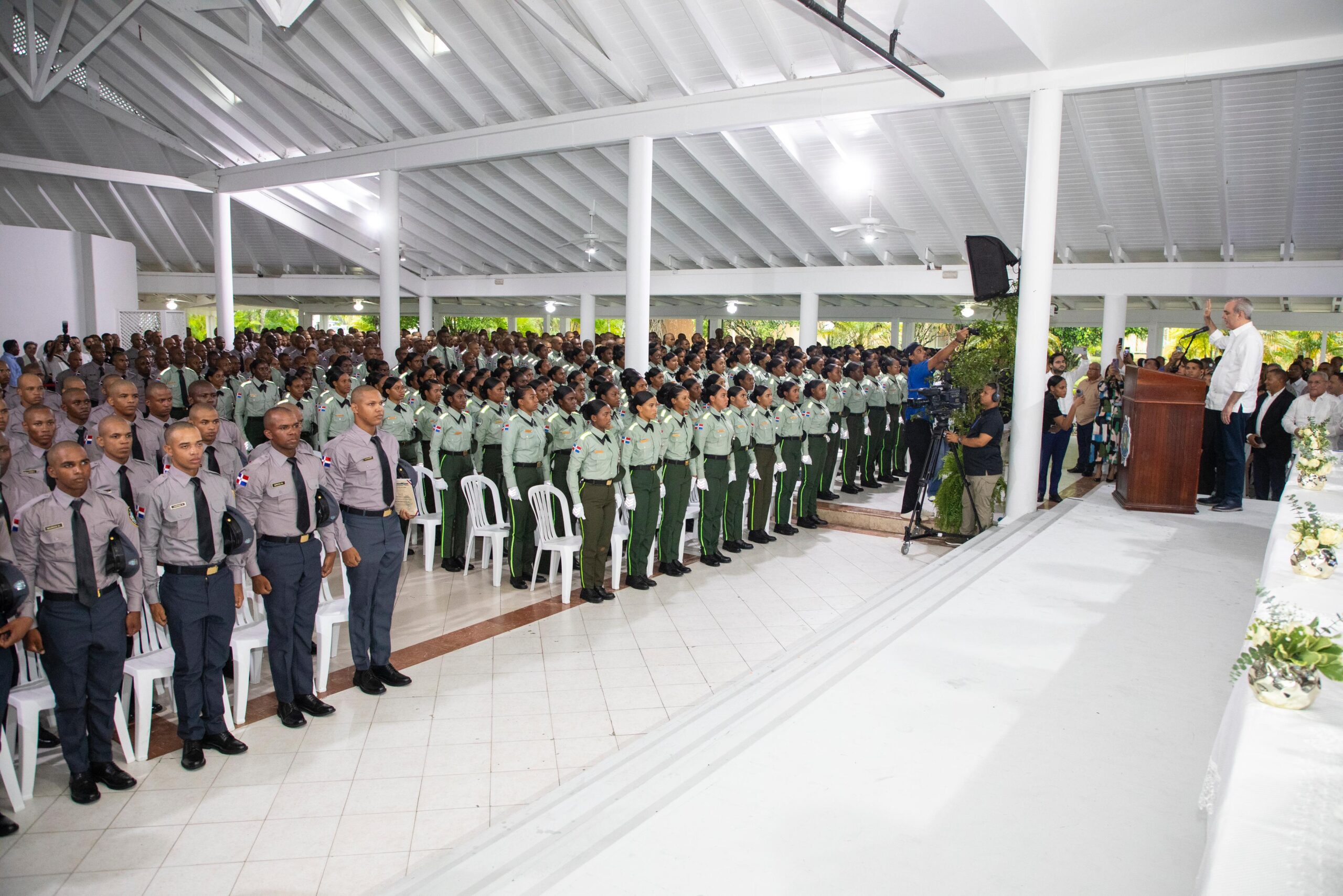 ¡Más de 3,000 nuevos agentes se unen a la Policía Nacional!